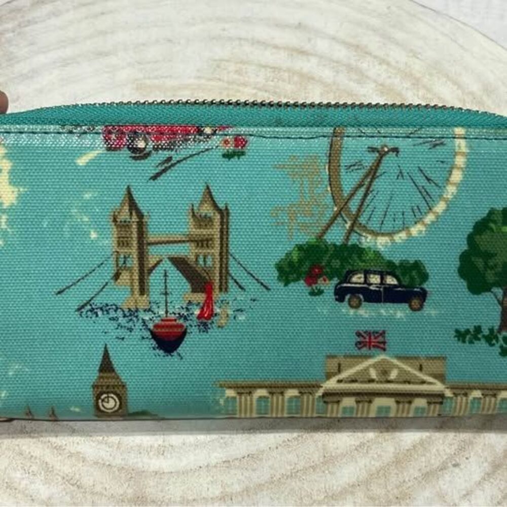 London Icons and Landmarks Zip Around Wallet Turquoise Purse Big Ben Bus England - Picture 2 of 3